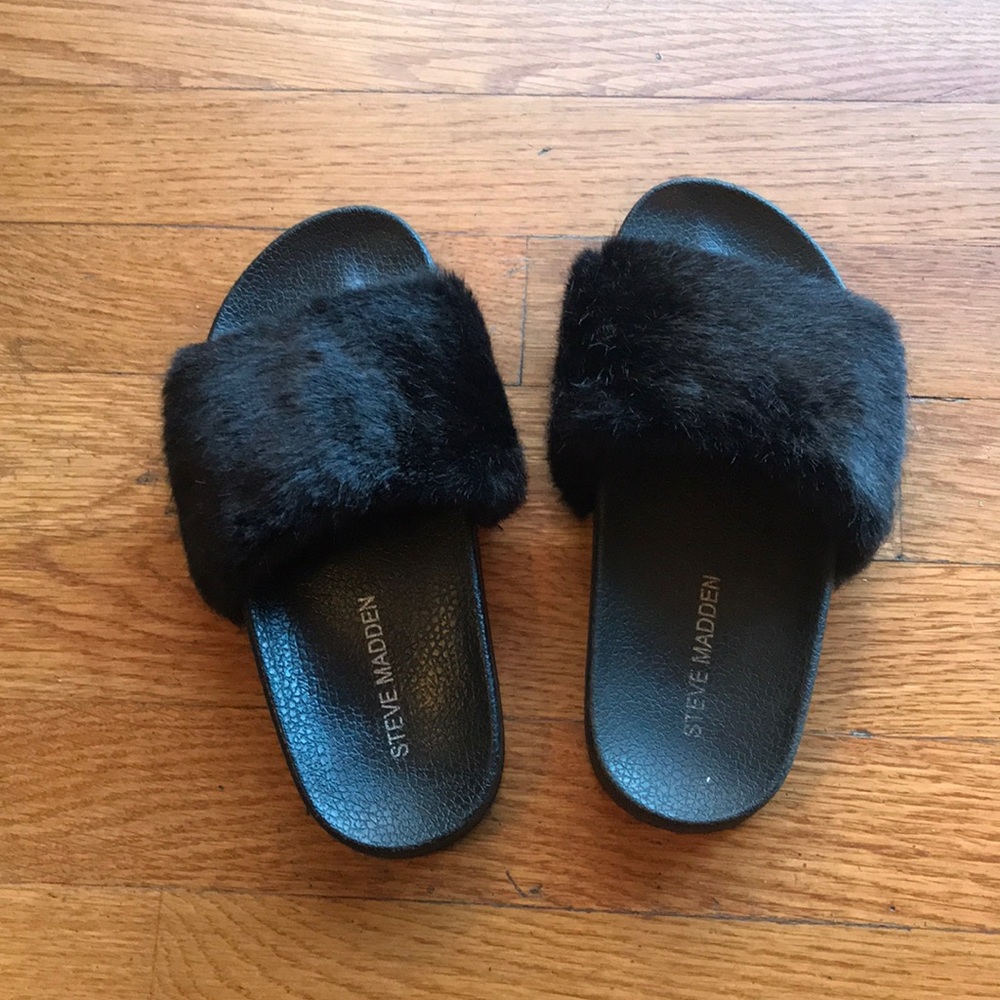 Steve Madden girls fuzzy slides